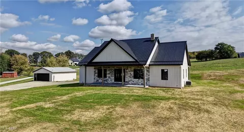 7967 State Route 516 NW, Dundee, OH 44624