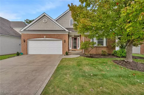 5027 Bristol Ct, Lyndhurst, OH 44124