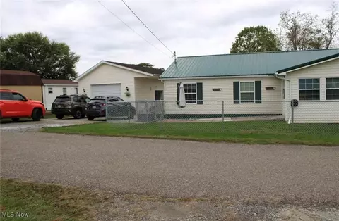 56 3rd St, Rayland, OH 43943