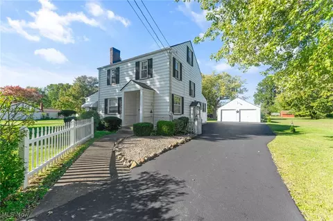 1506 W Montrose St, Liberty, OH 44505