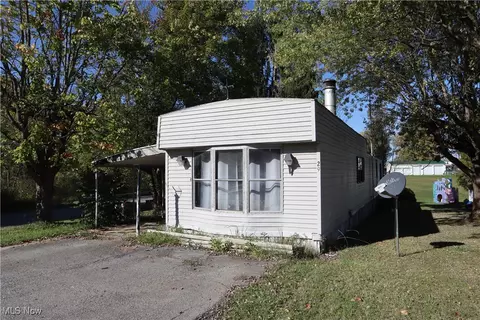 29 Thomas, Middlefield, OH 44062