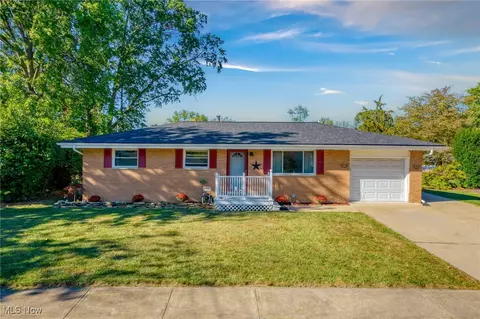 4762 Hollyview Dr, Vermilion, OH 44089
