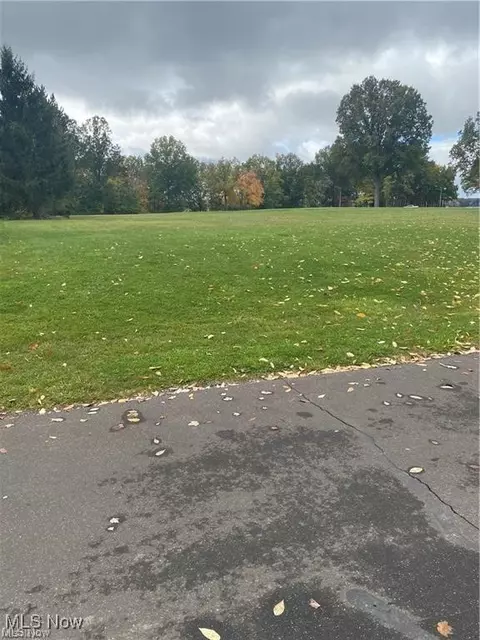 Milton Avenue, Lake Milton, OH 44429