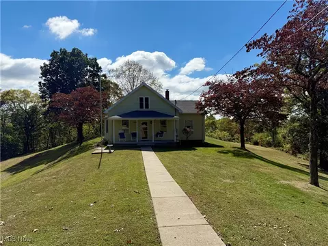 7406 Mt Carmel Ridge Rd, Saint Marys, WV 26170