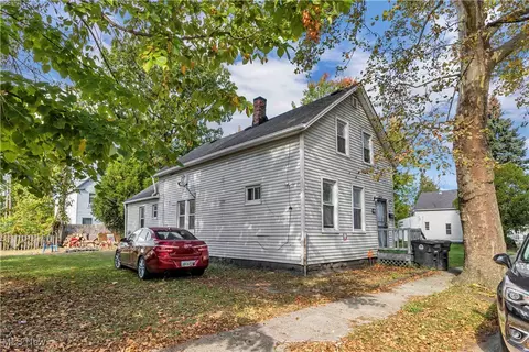 1126 E 77th St, Cleveland, OH 44103