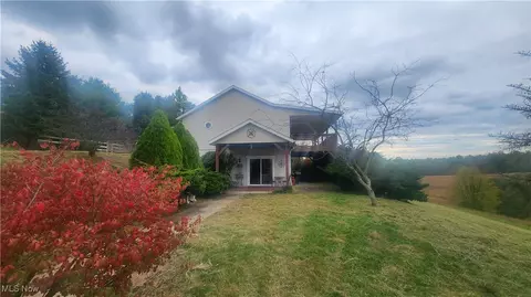 8000 Hawk Rd, Newcomerstown, OH 43832