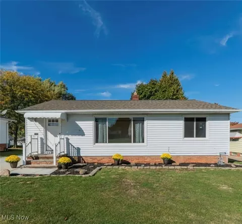 3200 Dentzler Rd, Parma, OH 44134