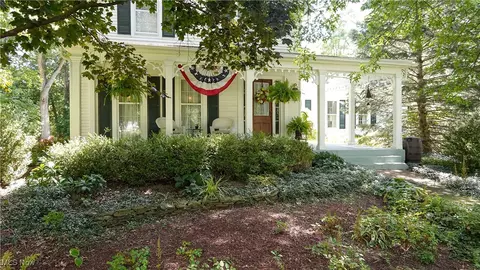 109 S Chillicothe Rd, Aurora, OH 44202