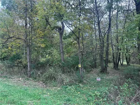 28 Poland Rd, East Palestine, OH 44443