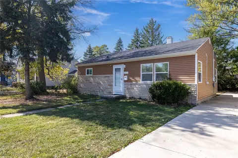 207 Fairlawn Ave, Elyria, OH 44035
