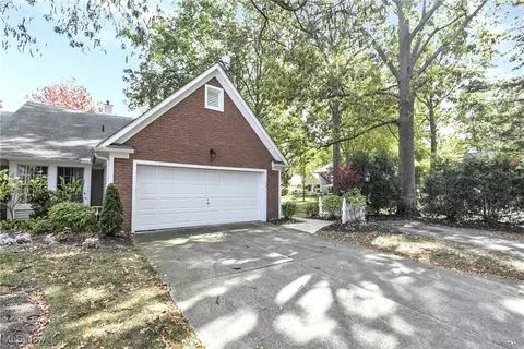 31825 Bayview Dr #75, Avon Lake, OH 44012