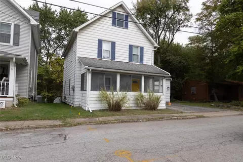 50 Walnut St, Hubbard, OH 44425