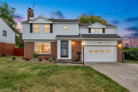2256 N Taylor Rd, Cleveland Heights, OH 44112