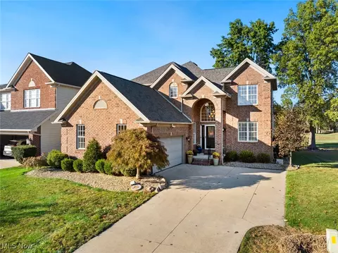 34270 Crown Colony Dr, Avon, OH 44011