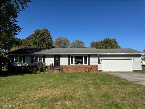 3241 Forest Dr, Conneaut, OH 44030