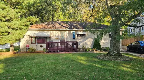 560 Ridge Dr, Medina, OH 44256
