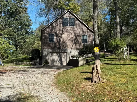 699 Moravian Trl, Uhrichsville, OH 44683