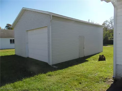 609 Lambert St, Belpre, OH 45714