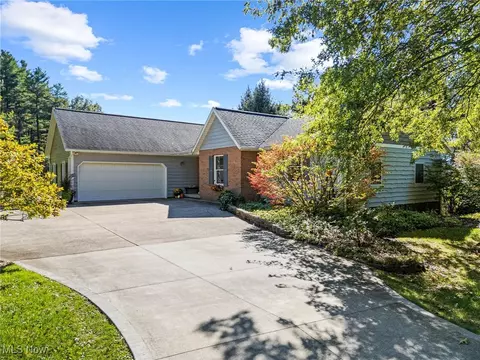 892 N Orchard Rd NE, Bolivar, OH 44612