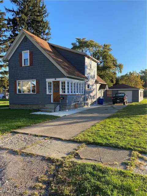 474 Sherman St, Conneaut, OH 44030