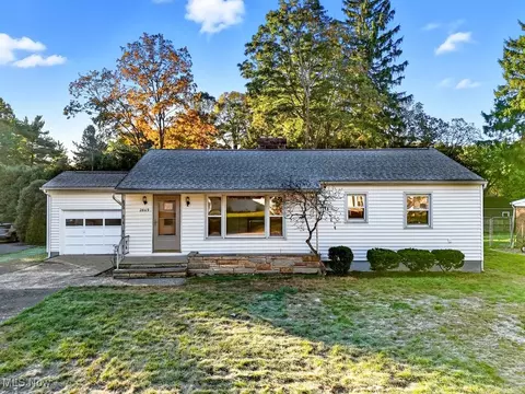 2869 Lakewood Dr, Silver Lake, OH 44224