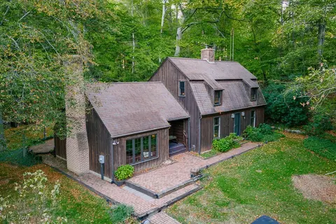 25700 Winona Rd, Homeworth, OH 44634
