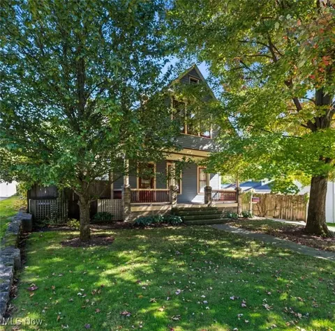 307 South St, Chardon, OH 44024