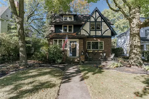68 Kenilworth Dr, Akron, OH 44313