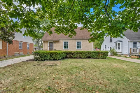 334 Hawthorne St, Elyria, OH 44035