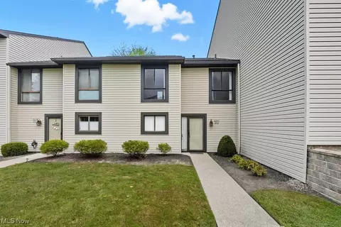 6290 Greenwood #302, Northfield, OH 44067