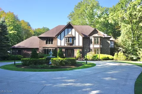 1760 Chartley Rd, Gates Mills, OH 44040