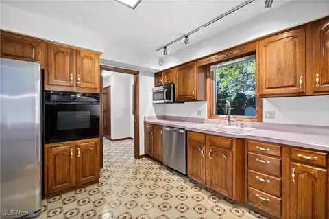 1711 Gulf Rd, Elyria, OH 44035 photo 15