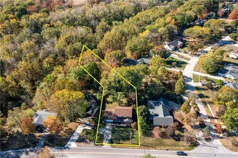 1711 Gulf Rd, Elyria, OH 44035 photo 4