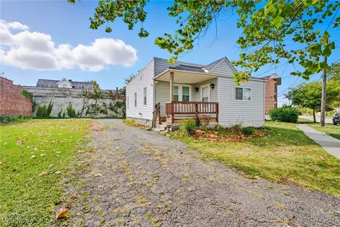 16100 Saranac Rd, Cleveland, OH 44110