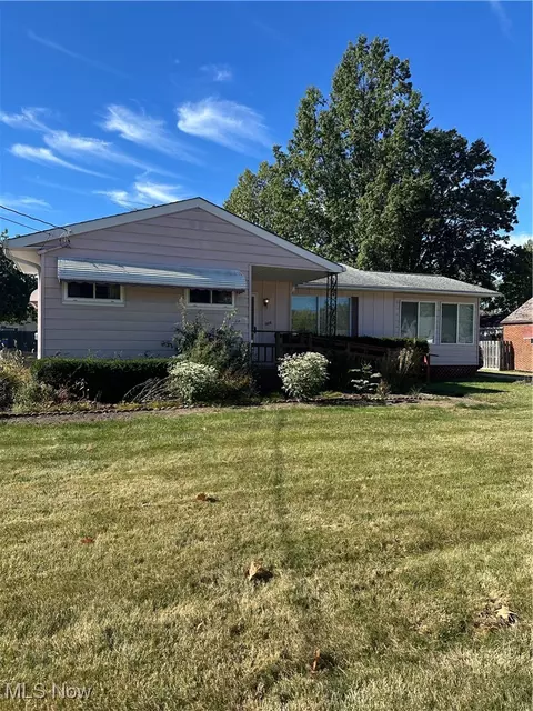1824 Robindale St, Wickliffe, OH 44092