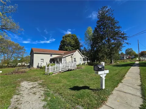 966 Oak St, Grafton, OH 44044