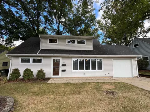 1531 Silver Lake Ave, Cuyahoga Falls, OH 44223
