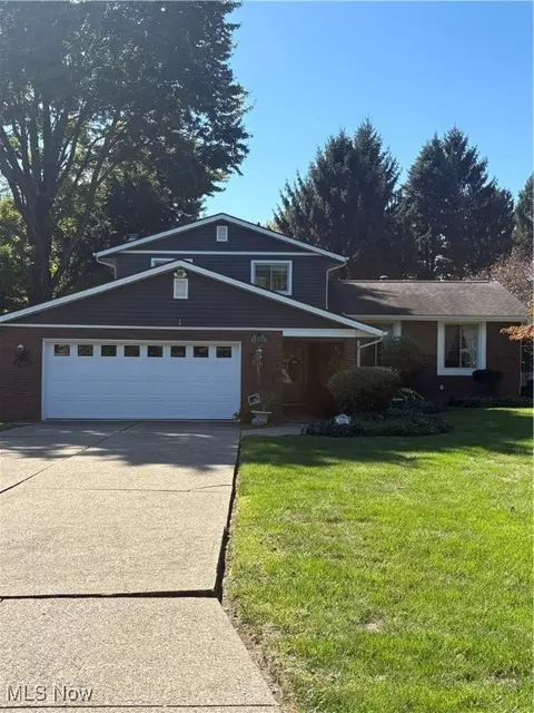 500 Heatherwood St SW, North Canton, OH 44720