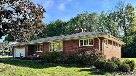 2140 Howland Wilson Rd NE, Warren, OH 44484