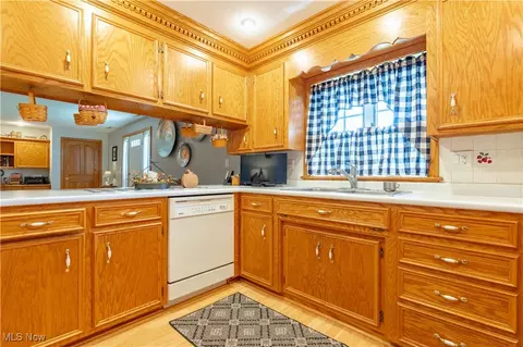 Kitchen - 90480 Kilgore Ridge Rd, Scio, OH 43988 photo 3 of 5