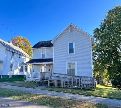 944 Grant Ave NW, New Philadelphia, OH 44663