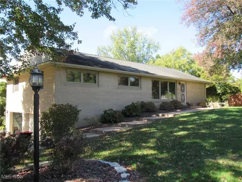 3715 Riviera Ave NW, Massillon, OH 44646