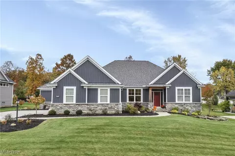 3695 Braemar Dr, Broadview Heights, OH 44147