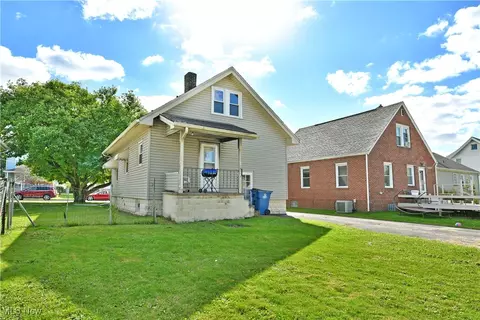 227 Maplewood Ave, Struthers, OH 44471 photo 4