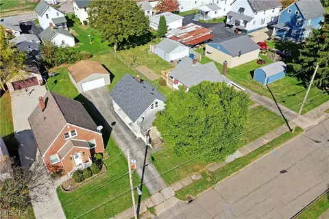 227 Maplewood Ave, Struthers, OH 44471 photo 8