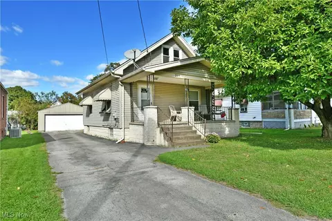 227 Maplewood Ave, Struthers, OH 44471 photo 2