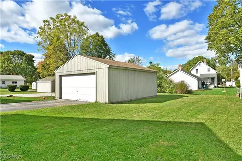 227 Maplewood Ave, Struthers, OH 44471 photo 7