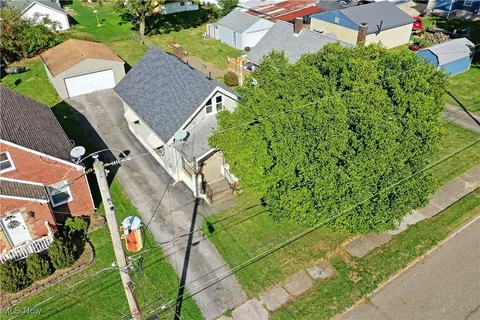 227 Maplewood Ave, Struthers, OH 44471 photo 9
