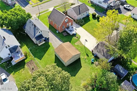 227 Maplewood Ave, Struthers, OH 44471 photo 10