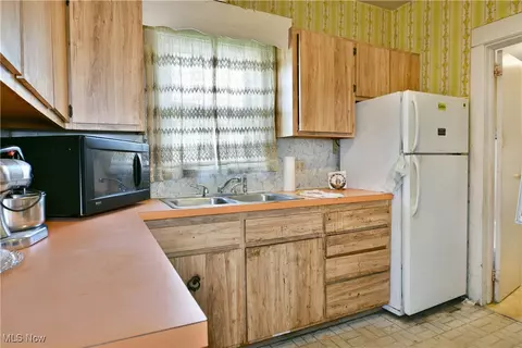 227 Maplewood Ave, Struthers, OH 44471 photo 28